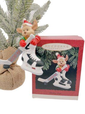 Hallmark Keepsake Hockey Pup 1995 Ornament Boxed QX5917